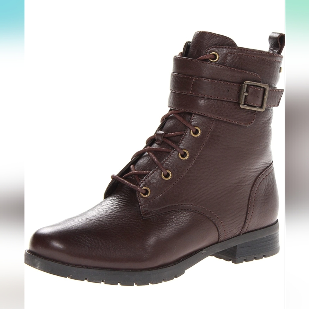 Leather boots lined with faux fur